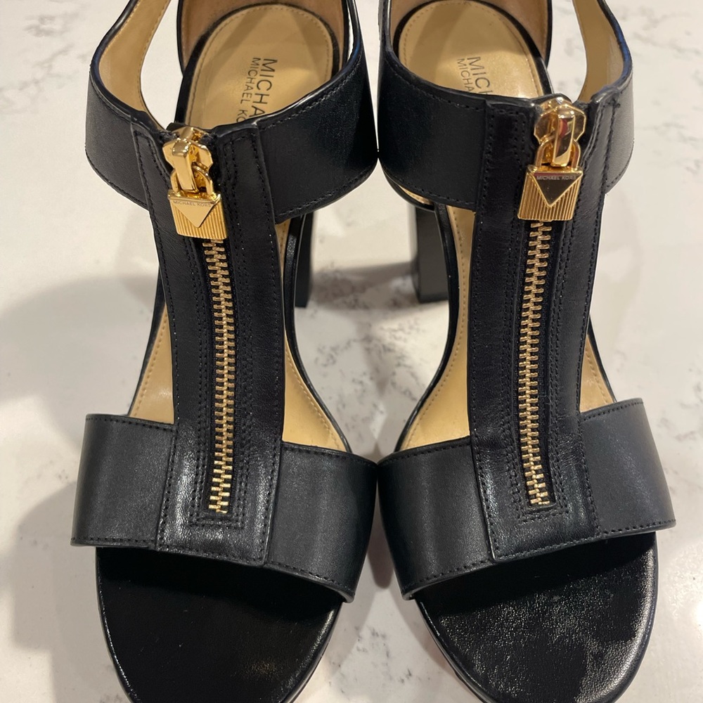 Michael Kors Berkeley T-strap Sandal